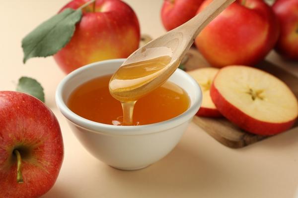 Вместо сахара можно использовать мед, но и он не лишен недостатков