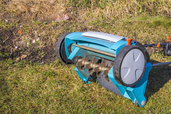 В аппарате установлен вал с ножами для аэрации