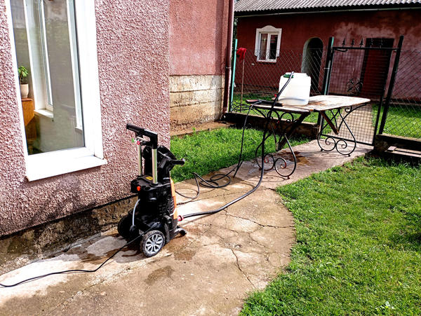 Функция забора воды из емкости позволяет пользоваться мойкой там, где нет доступа к водопроводу