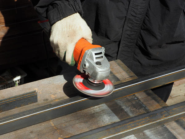 Аккумуляторные УШМ более независимы, чем сетевые