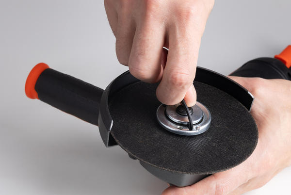 Быстрозажимная гайка может быть в базовой комплектации