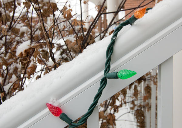 Для улицы выбирайте гирлянды с морозостойкой ПВХ-изоляцией