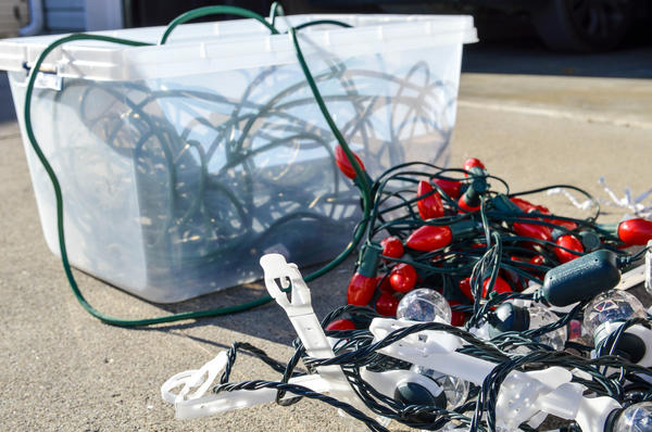 После праздника гирлянду нужно будет снимать и укладывать на хранение