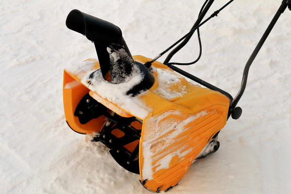 Сезон работы снегоуборщика заканчивается с наступлением весны