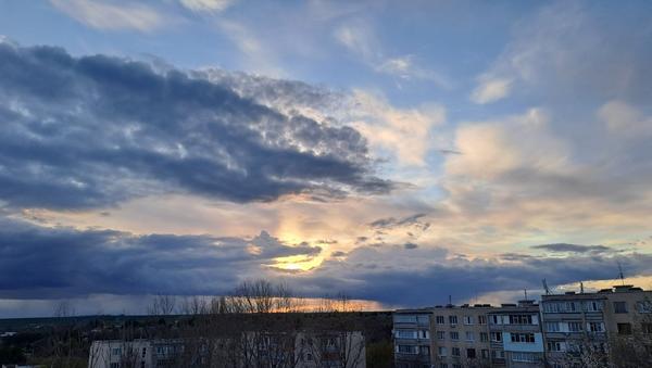 Слава Богу, темнело...