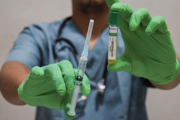 Вакцинация защищает от тяжелого поражения нервной системы вирусом энцефалита