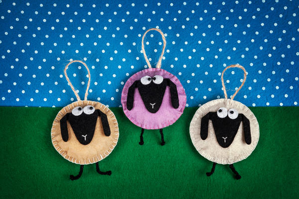 Обязательно используйте сам символ года - Овечку