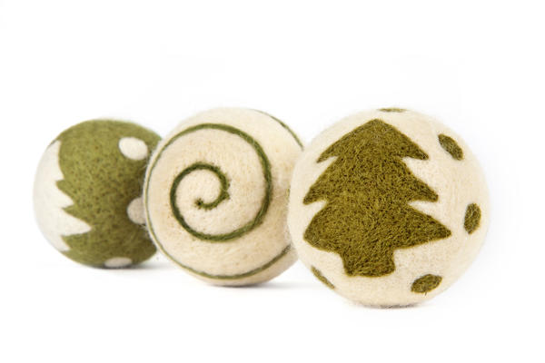 А можно свалять вот такие необычные шары!