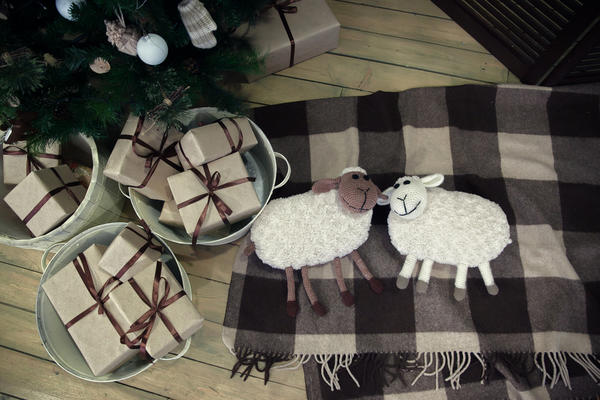 Обязательно используйте сам символ года - Овечку