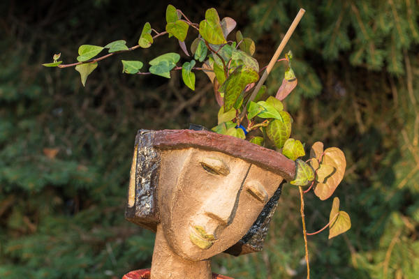 Садовая скульптура-кашпо
