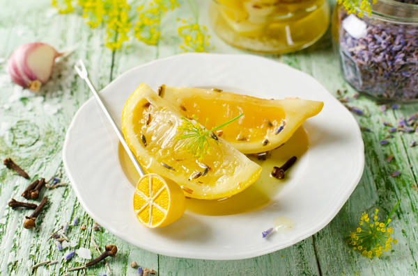 Соленые лимоны с острым перцем