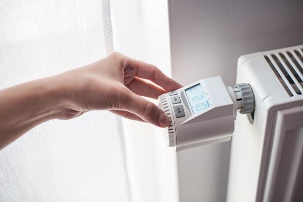 Специалисты отрасли теплоснабжения единогласно рекомендуют устанавливать в доме автоматические терморегуляторы