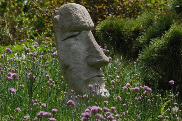 Скульптура из камня для садового дизайна