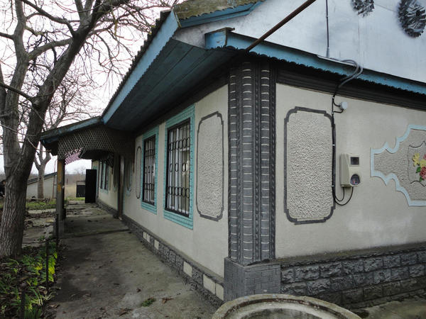 видно, что &quot;наличники&quot; тоже то ли гипсовые, то ли бетоновые