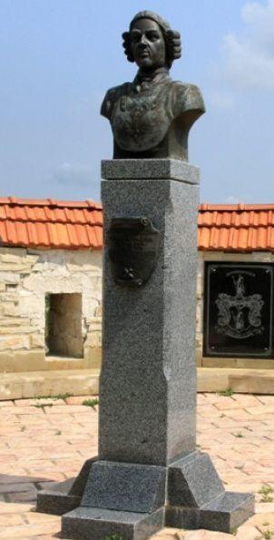 Вот он, наш памятник Мюнхгаузену.