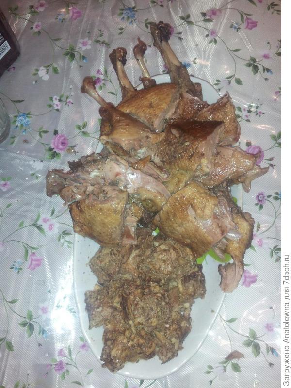 а вот это она же, на блюде.  Впереди блины.