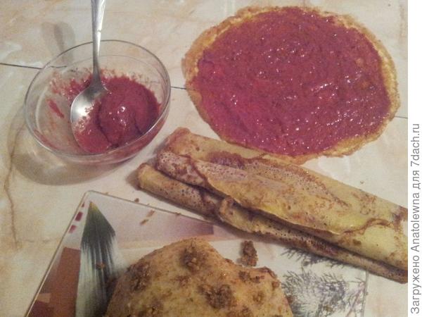 это фаршировка блинов фаршем из потрошков, но потрошков было мало и я добавила чуть обычного куриного фарша