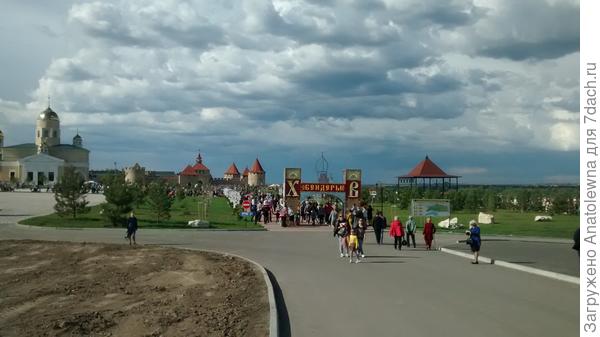 Так выглядит вход в крепость на пасхальный праздник.