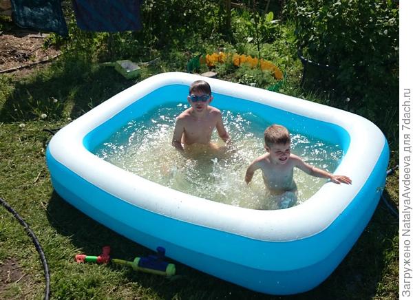 Научились нырять - воду в бассейн налили. Всё по честному! ))))
