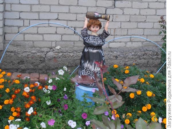 Девушка с кувшином.