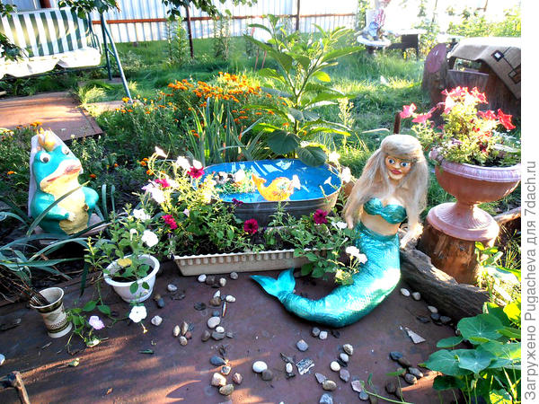 с её обитателями