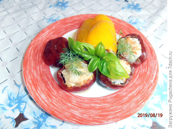 ...для сравнения со средними перцами.