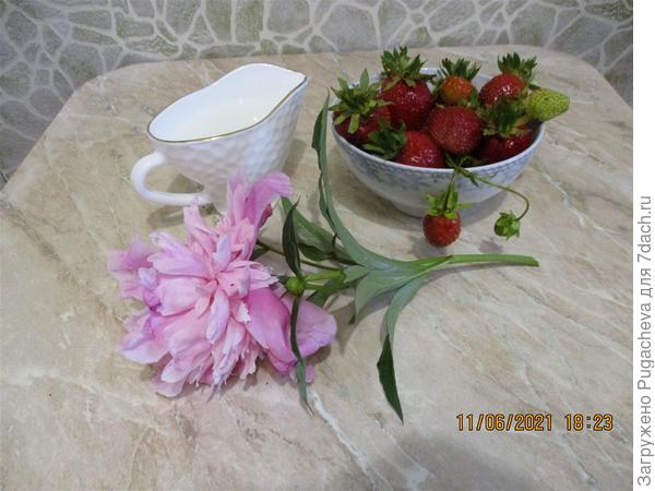 Клубника со сливками.