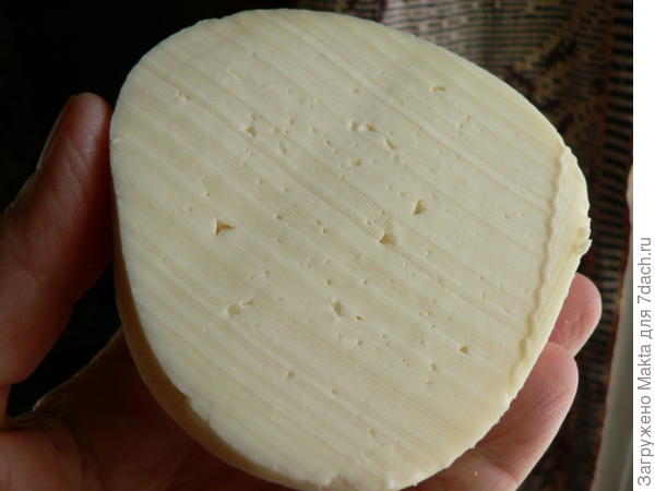 Этот сыр зрел месяц.