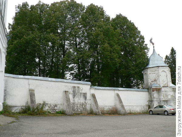 Северная сторона монастыря