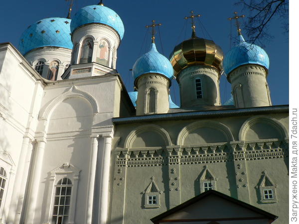 Оба храма рядом