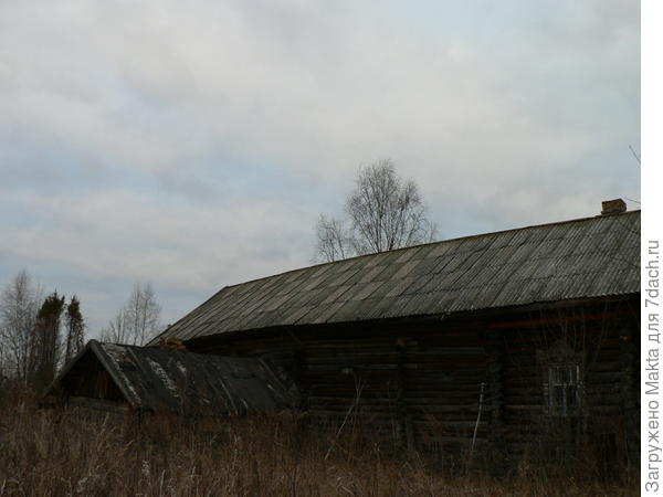 Первый на въезде дом