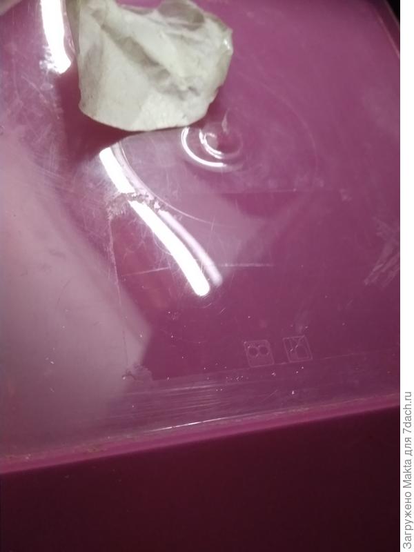 Даже чистый след от наклейки виден