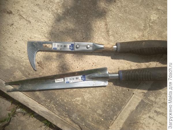 Вместе с ножом купила и удалитель сорняков