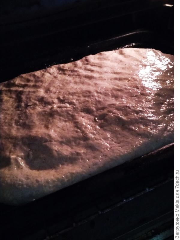 Края натянула, как у хачапури, в центре - отверстие