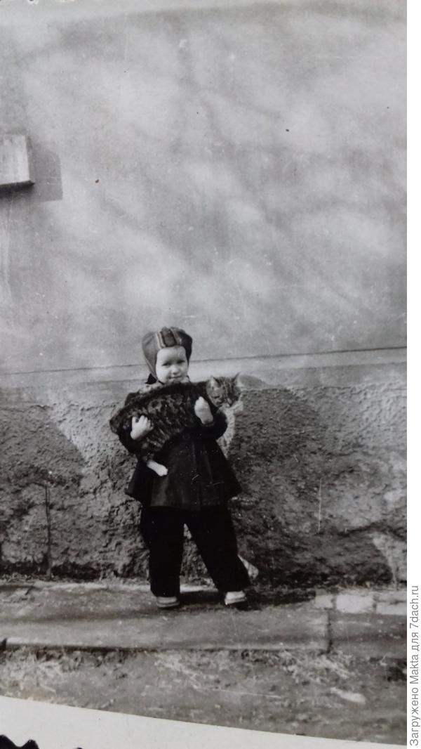 Я с Модестом у родного дома