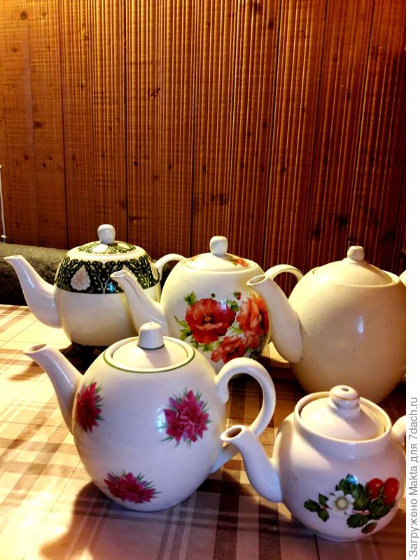 Эти по 1 л, один 0,5 л, все используются, когда приезжают дети с внуками