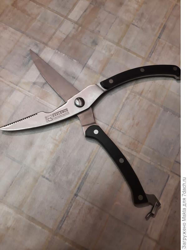 Очень удобные и нужные ножницы для разделки птицы, мяса, рыбы. Легко режут кости, кожу.