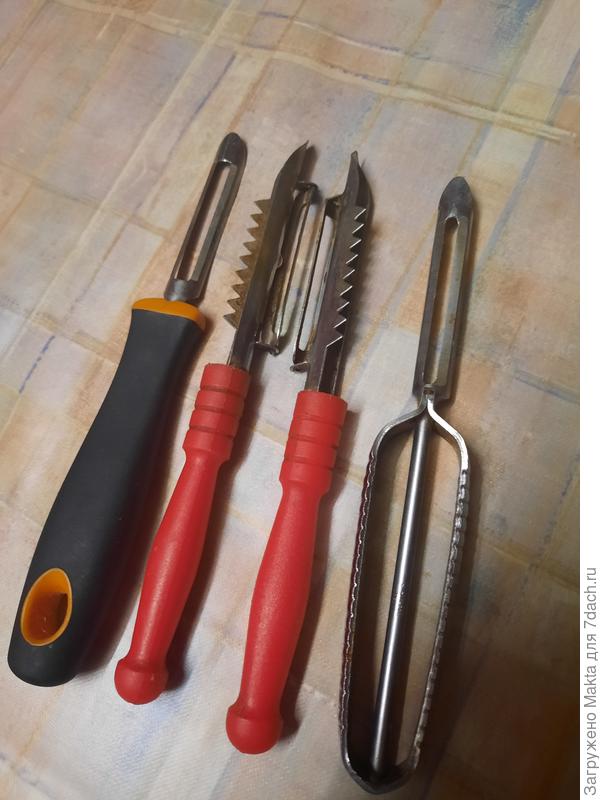 Надо обращать внимание на расстояние между ножами и угол наклона