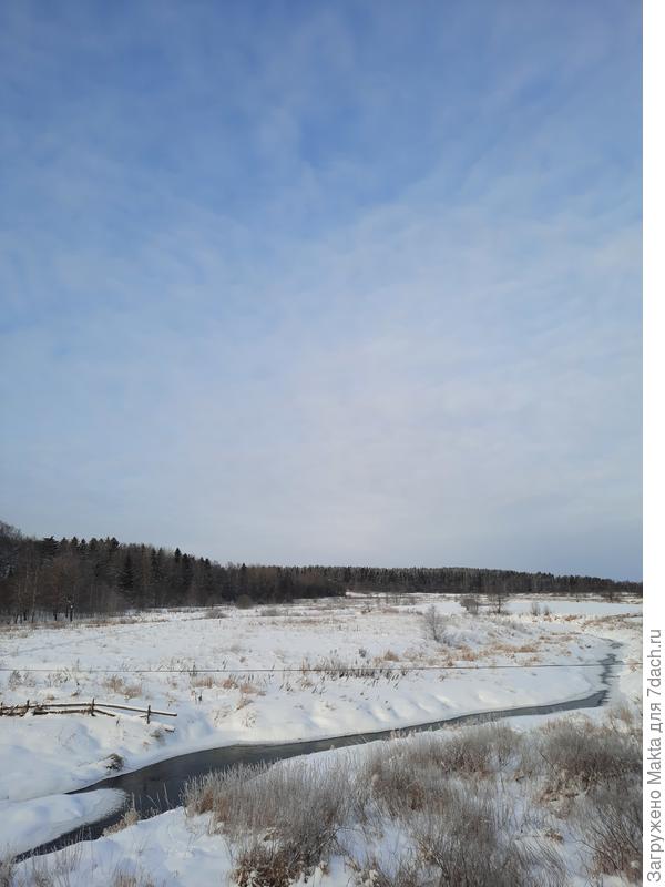 Вид с моста. Снега ещё здесь мало, ветра выдули.