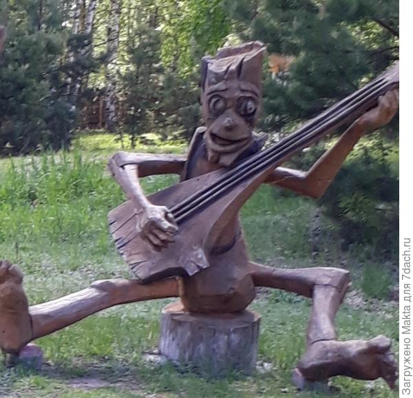 Такого бы весельчака с удовольствием приобрела для сада.