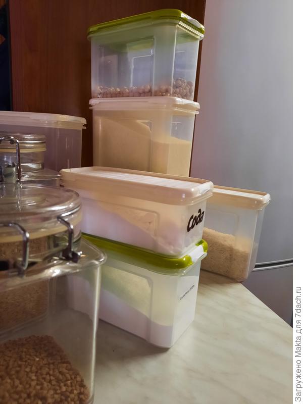 У них разного цвета крышки, брала в 3 посещения магазина