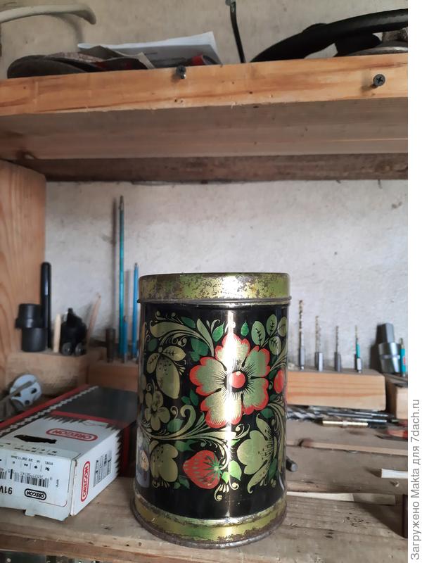 В ней лежат мелки