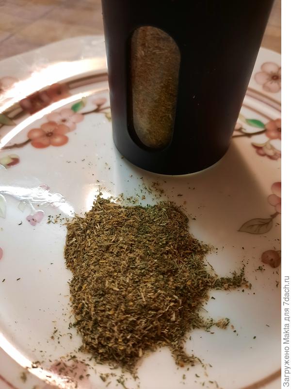 Вот такая на вид, сильно не измельчала, с солью не смешивала.