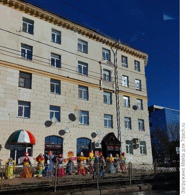 Кострома, ул.Советская, куклы на улице.