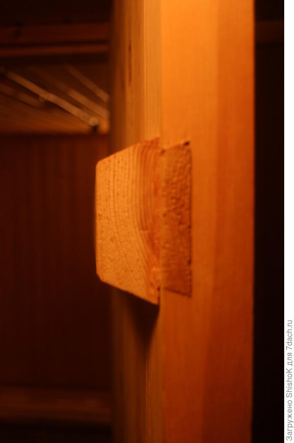 Крепежный брусок в пазу