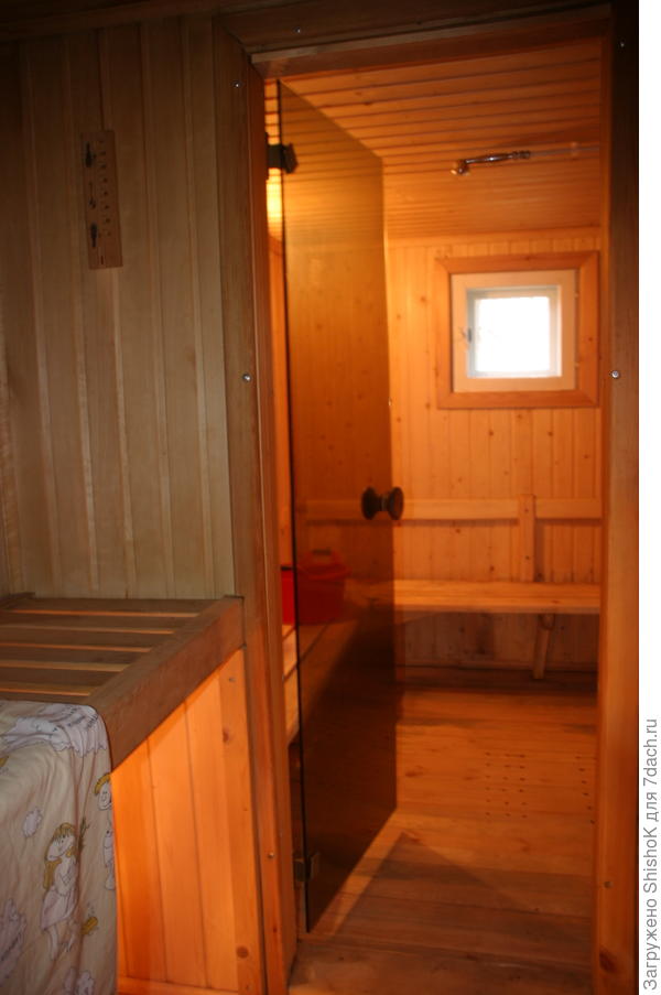 Дверь из парилки - в мыльное отделение