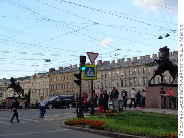 Невский проспект. Аничков мост через реку Фонтанку