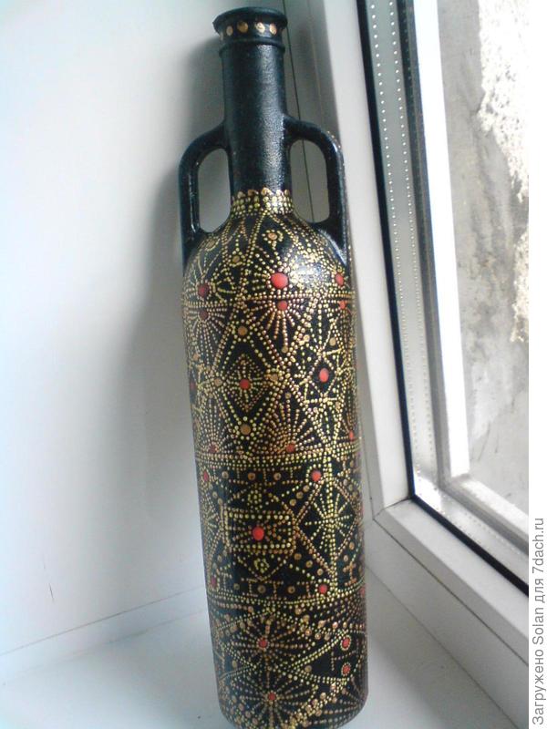 теперь — релакс,!))) Тычем контурами в бутылку и отдыхаем душой и нервами! Отрегулируй силу своего нажатия на газетке и вперед. Просто ставишь цепочку точек. Очень увлекательно! И никто тебе не указ, ты — главная, что хочешь, то и делаешь!