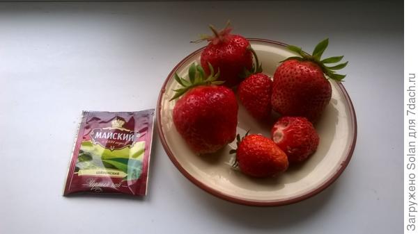 Не нашла коробка спичек, положила для сравнения пакетик с чаем.