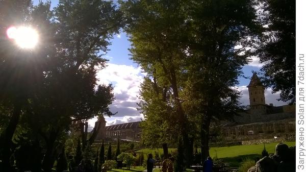 Я сегодня тоже прощалась с летом. Гуляла в парке в соседнем городе.